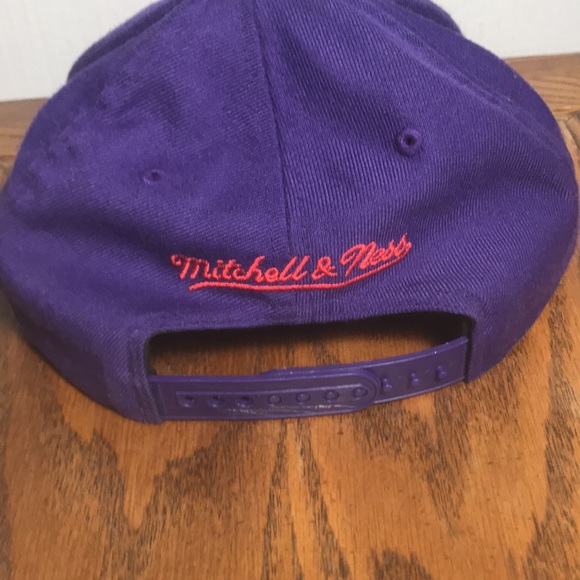 Purple Retro Toronto Raptors Snapback - Picture 5 of 9